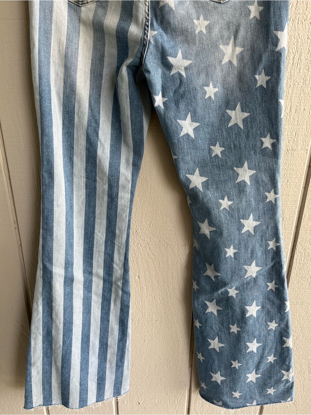 Judy Blue Stars and Stripes Bleached High Rise Flare Jeans Size 28 - Picture 9 of 9